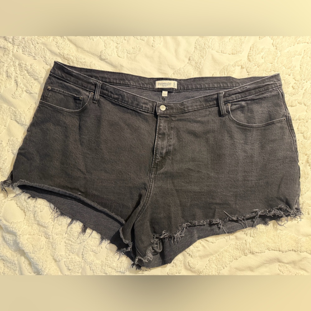 Abercrombie & Fitch Curve Love black denim shorts
